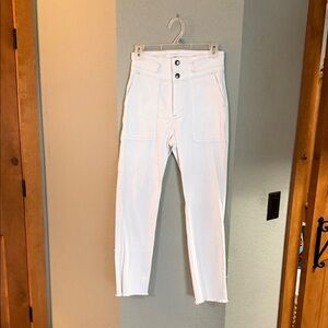 Abercrombie & Fitch high-rise straight/relaxed jeans with raw hem